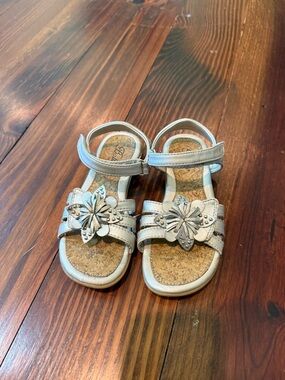 Girls Metallic Silver Flower Strap Sandals - Kids